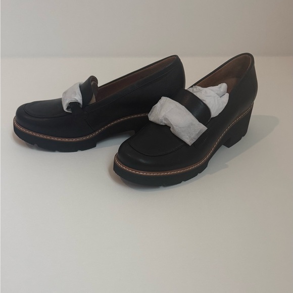 Naturalizer Corrine Black Leather Lug Sole Bit Loafers
Women Size 8 M NEW - Picture 3 of 5